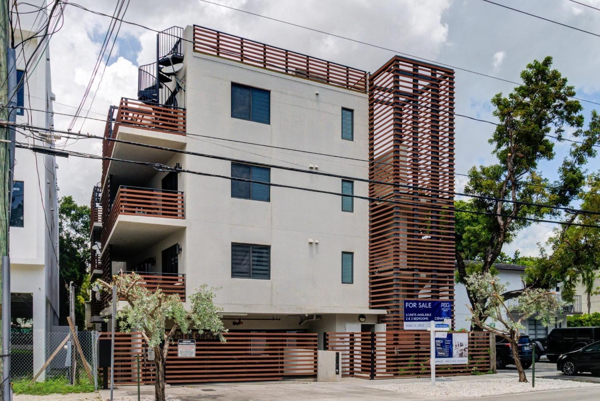 Modern 3br Ph With Rooftop Plunge Pool In *