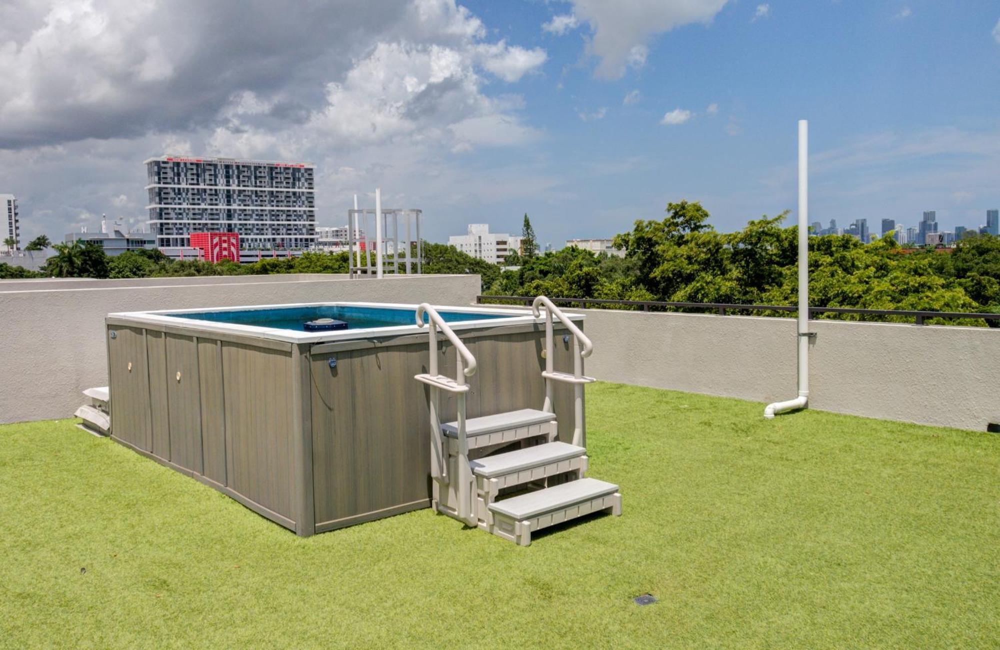Modern 3br Ph With Rooftop Plunge Pool In Appartamento *