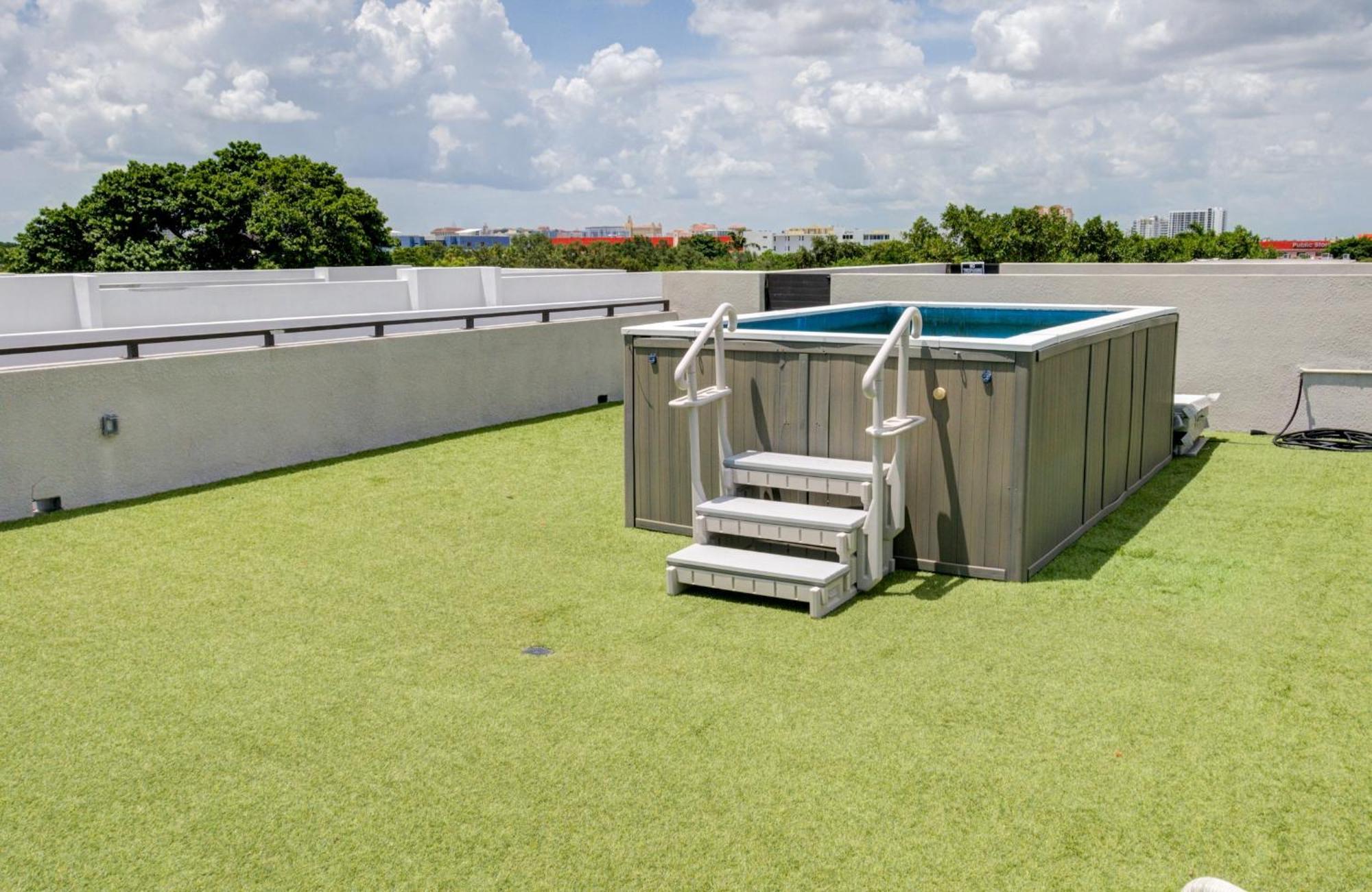 Modern 3br Ph With Rooftop Plunge Pool In *